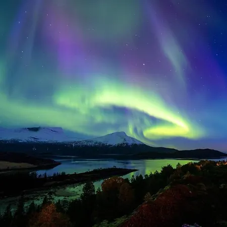 Holiday home Efjord Panorama Lodge, Spectacular View And Jaccuzi Straumoy