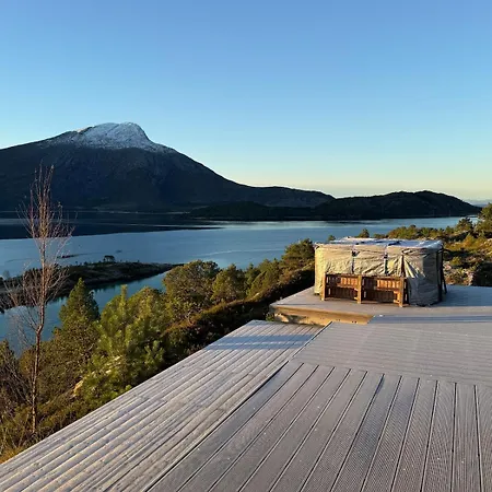 Holiday home Efjord Panorama Lodge, Spectacular View And Jaccuzi Straumoy