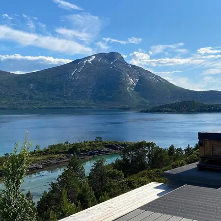 Efjord Panorama Lodge, Spectacular View And Jaccuzi Holiday home Straumoy