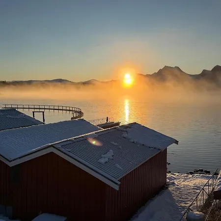 Holiday home Efjord Panorama Lodge, Spectacular View And Jaccuzi Straumoy