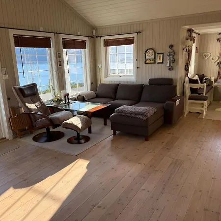 Holiday home Efjord Panorama Lodge, Spectacular View And Jaccuzi